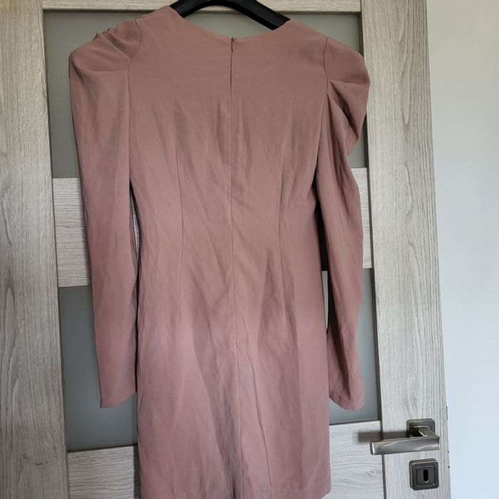 Sukienka pudrowy róż LAURELLA