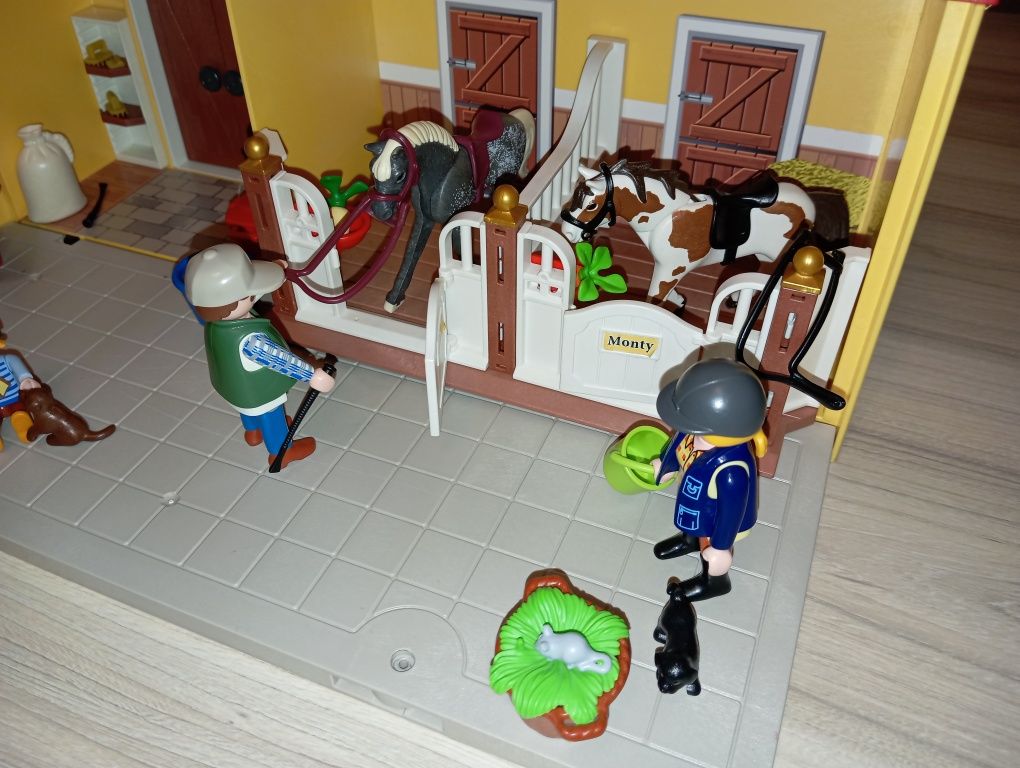 Playmobil Przenośna Stajnia 5671, z serii Country