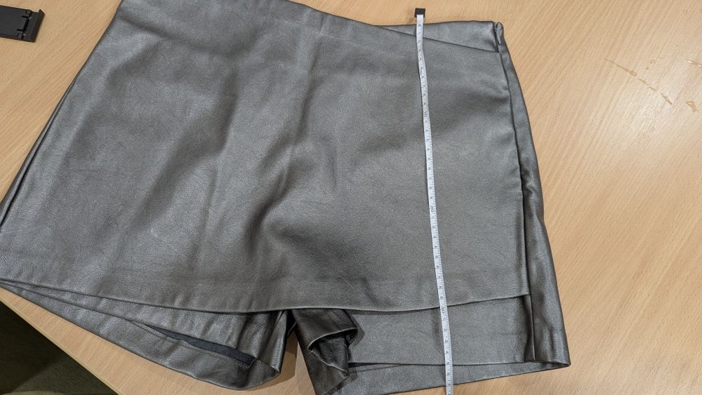 Шкіряна спідниця-шорти Stradivarius