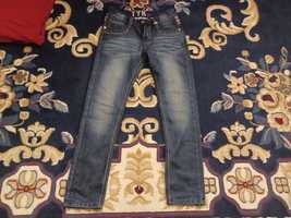 Ciemne jeansy z motywem Wielkiej Brytanii 146/152