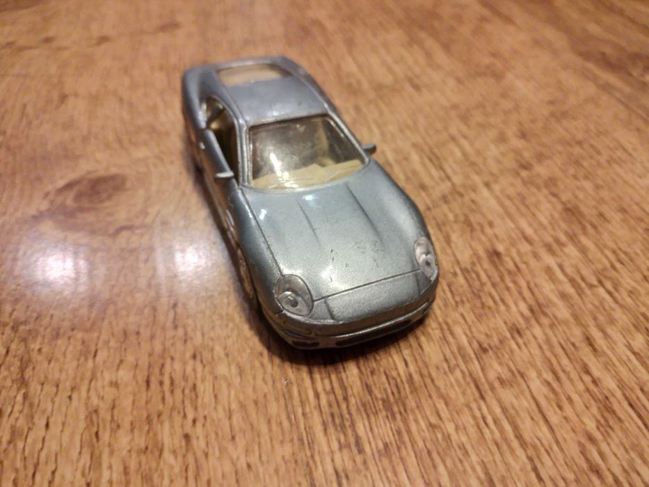 Aston Martin DB7; Maisto 1:40