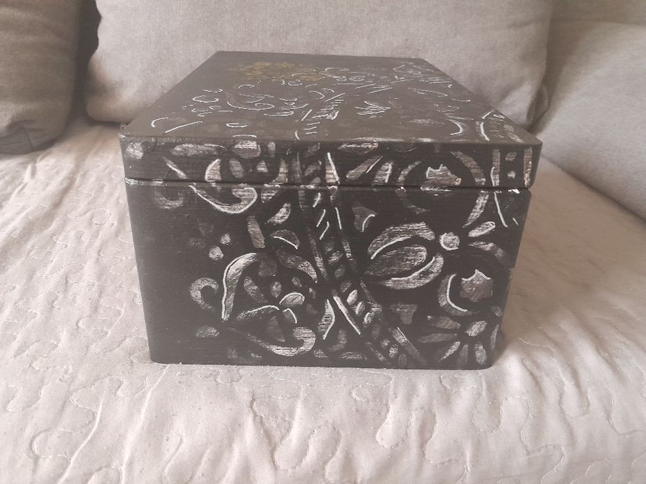Drewniana dużą skrzynka  ręcznie malowana mandala