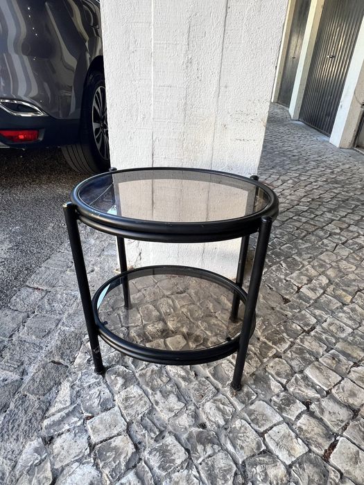 Mesa de cabeceira/apoio preta com vidros