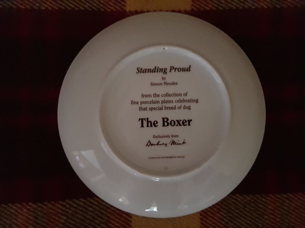 Фарфоровая тарелка с изображением немецкого Боксёра.