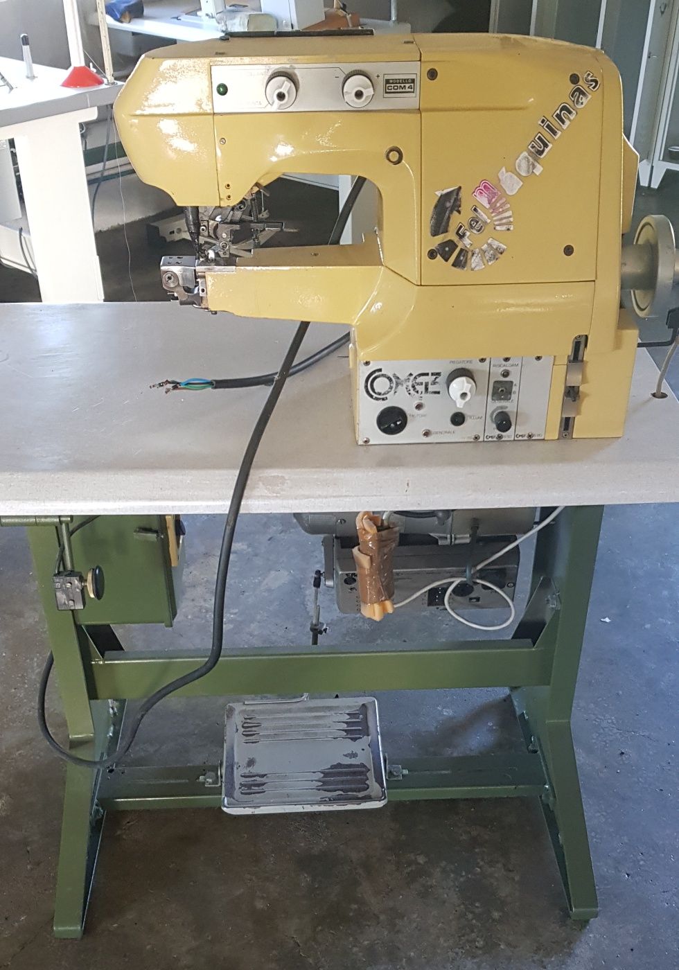 Maquina de orlar modelo com 4