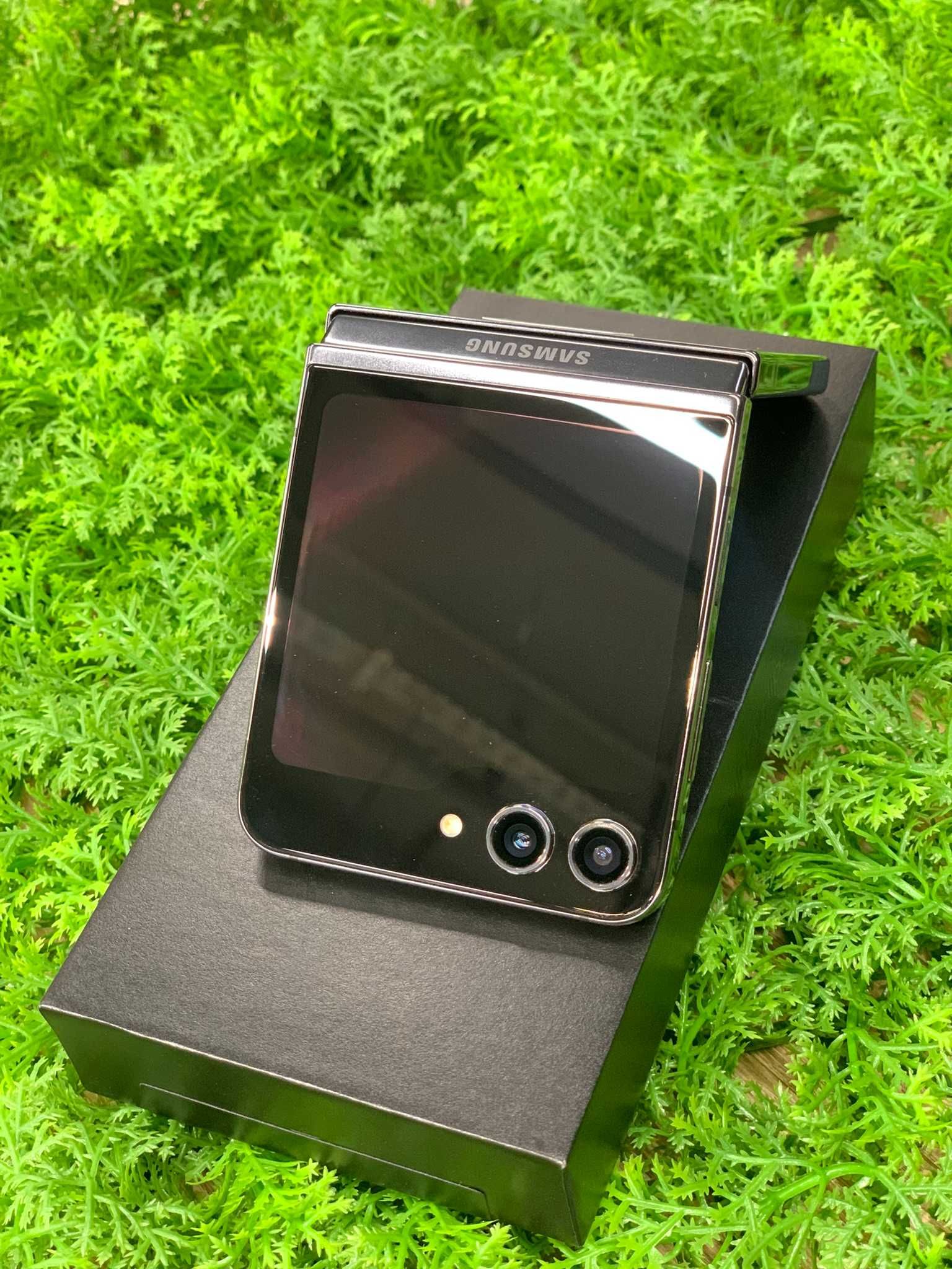 Samsung F731 (Galaxy Flip 5) 8/512GB cмартфон Graphite