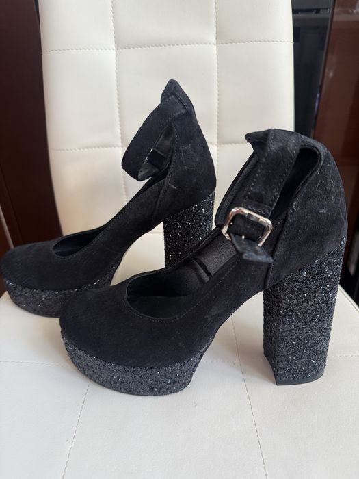 Туфли с натуральной черной замши на высоком каблуке