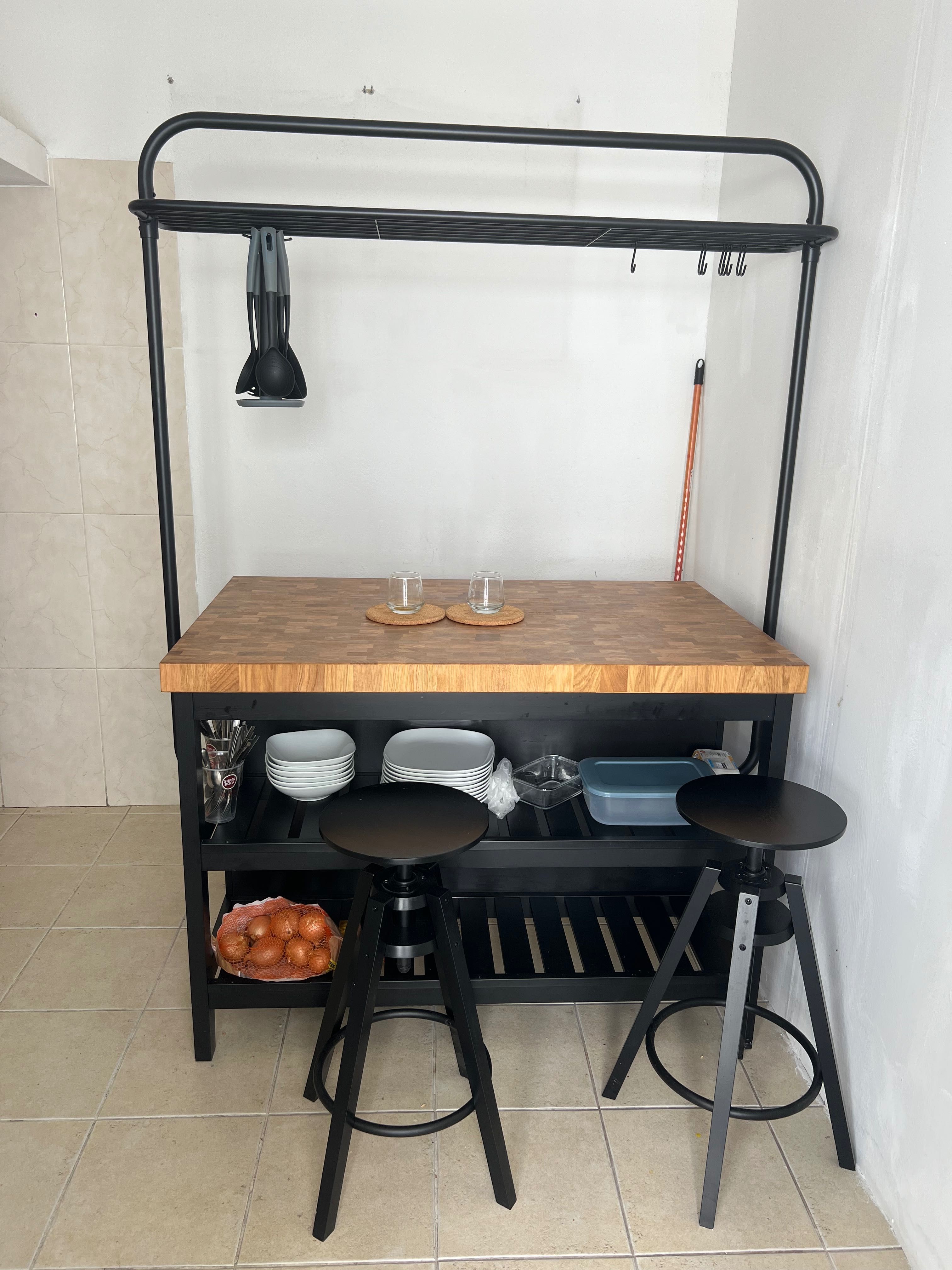 Mesa de cozinha(Ilha) com 4 bancos
