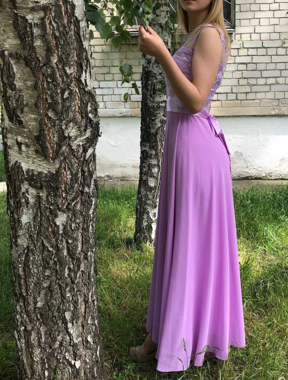Вечірня сукня фіолетового кольору