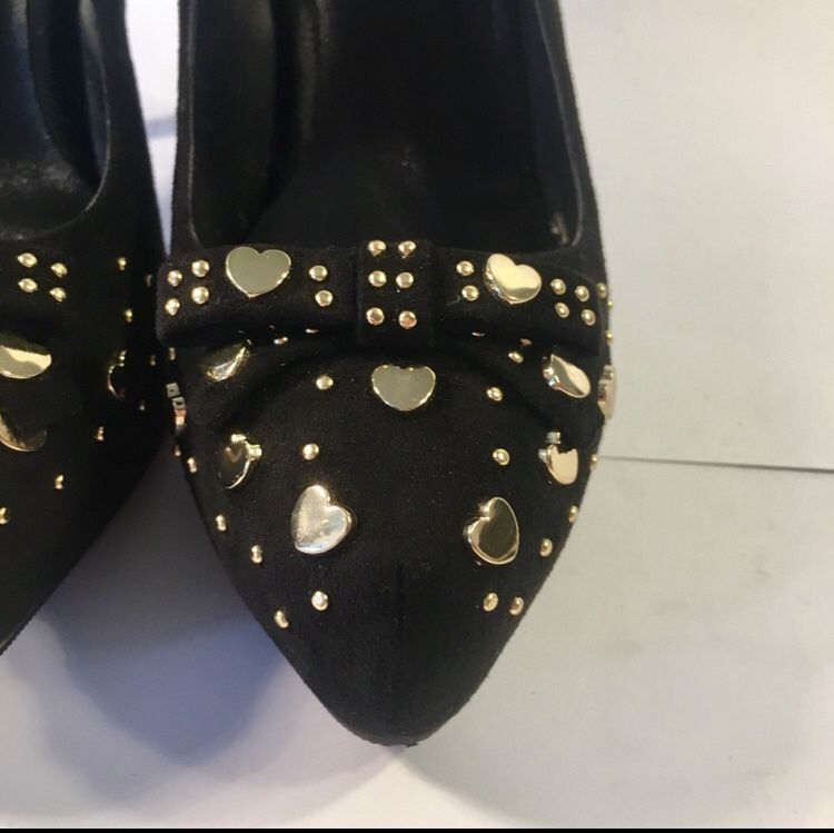 Nowe czarne buty na obcasie ze złotymi serduszkami Love Moschino [37]