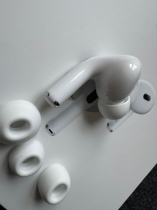 Lewa lub prawa słuchawka AirPods Pro 2 USB C