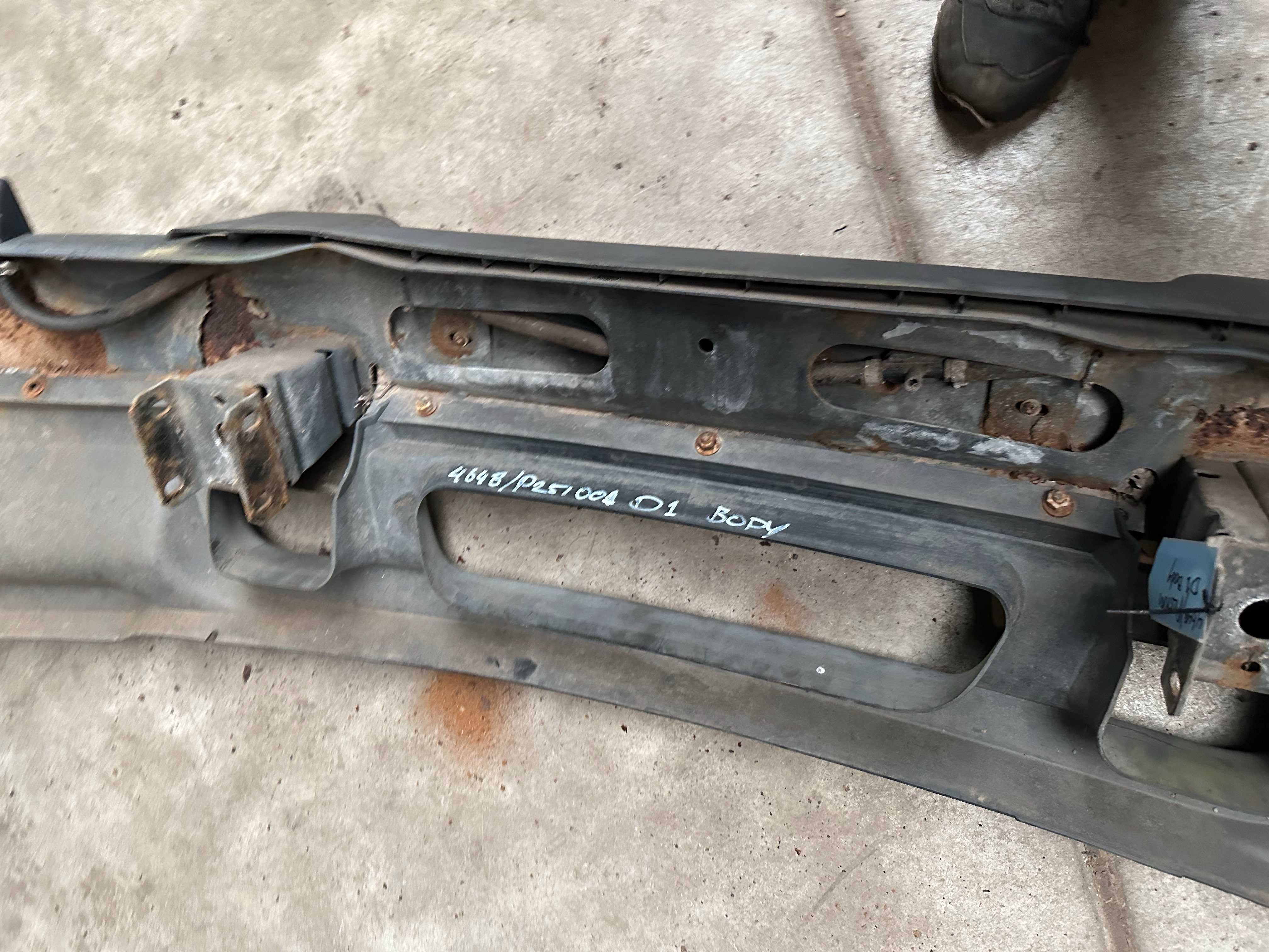 Land Rover Discovery 300 Parachoques completo