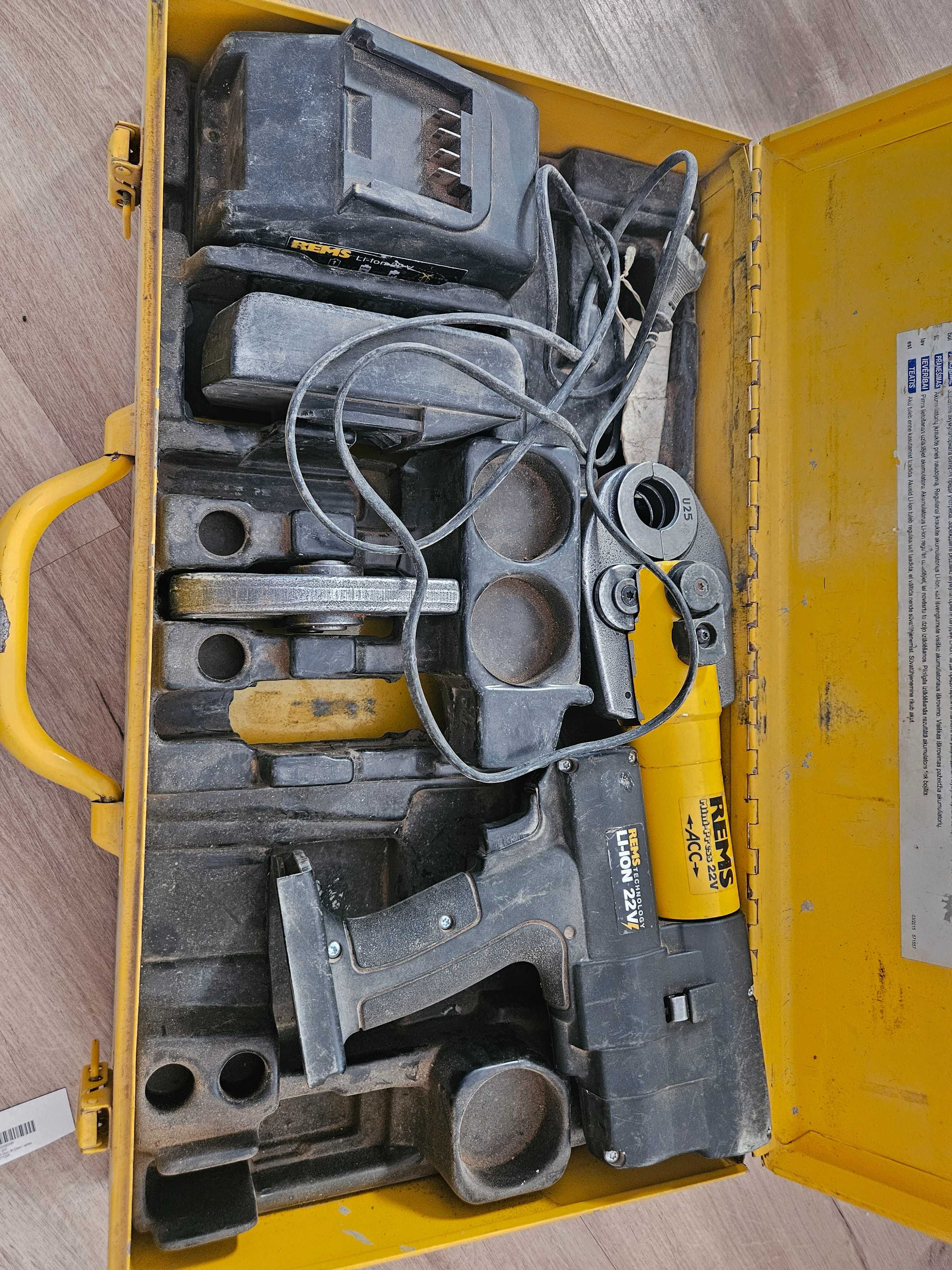 Maquina de prensar Rems 22v