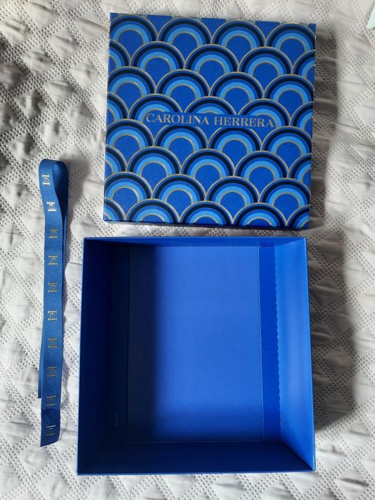 Pudełko kartonowe Carolina Herrera