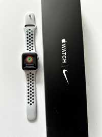 Apple Watch Nike Series 6 40 mm Silver Aluminum Case