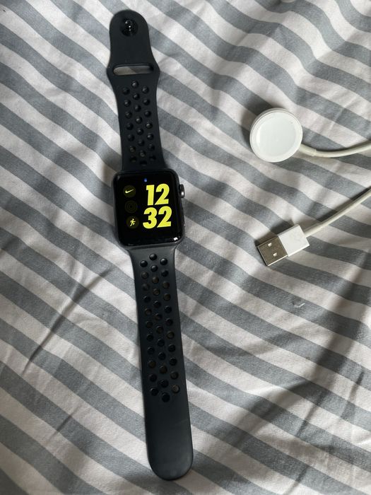 Apple watch 3 серия, версия Nike 42 мм
