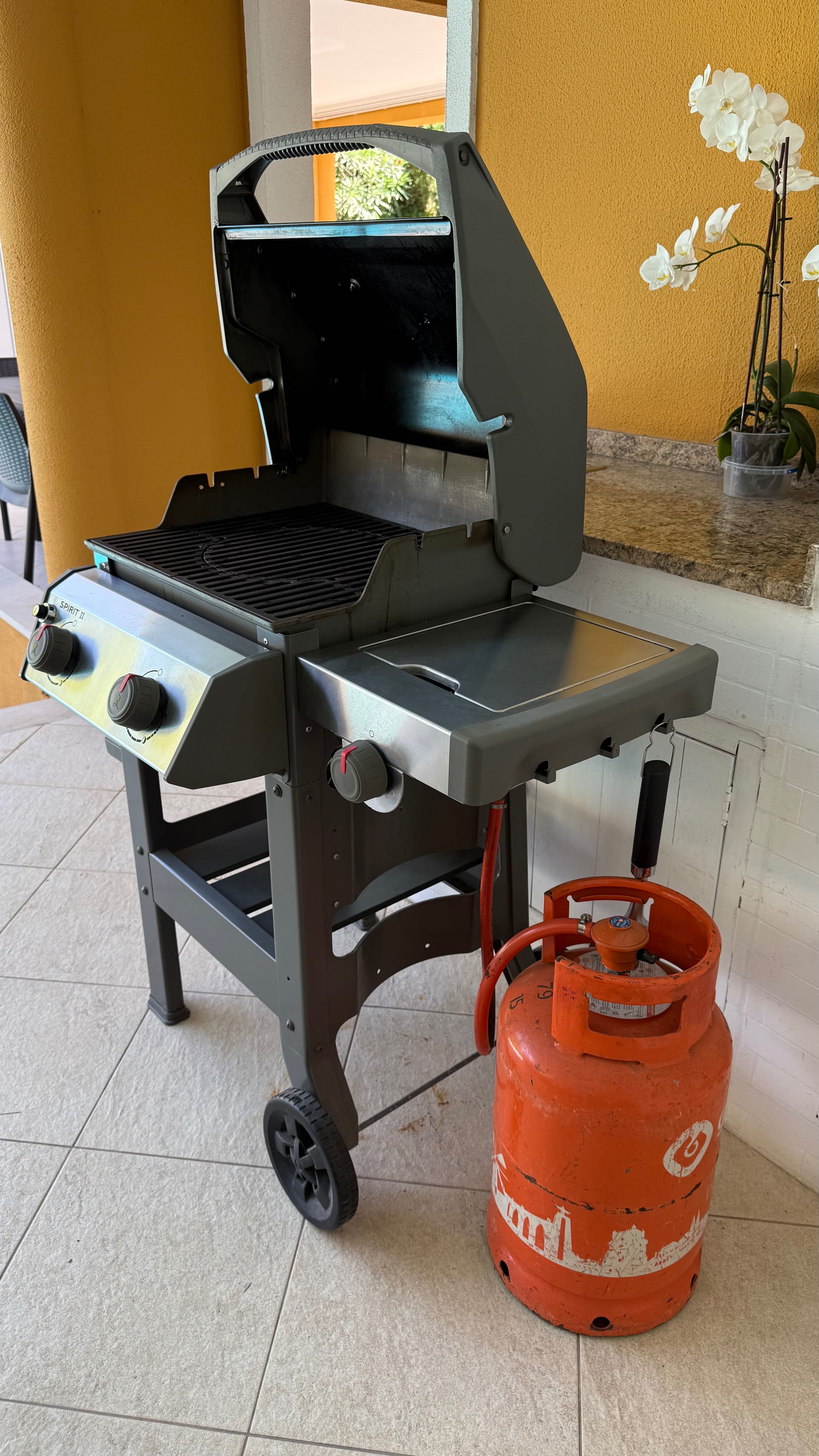 Churrasqueira a Gás Weber Spirit II E-220 GBS - Estado Impecável!