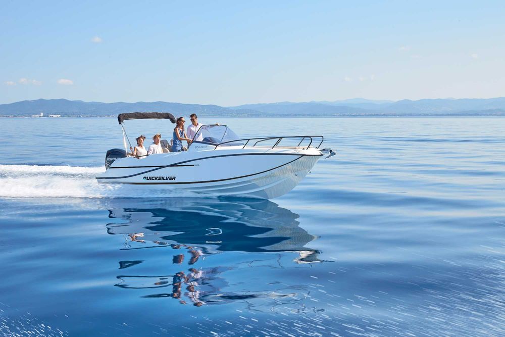 QUICKSILVER ACTIV 675 SUNDECK com MERCURY 150 XL EFI FourStroke