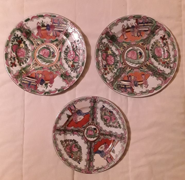 3 Pratos antigos chineses em porcelana
