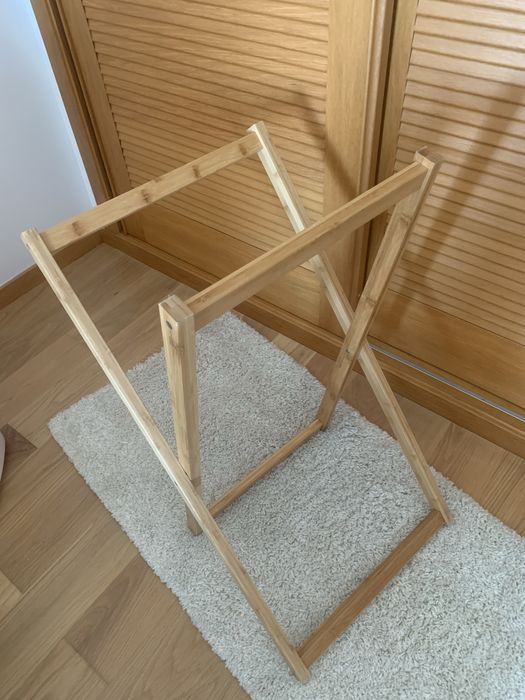 Toalheiro em madeira