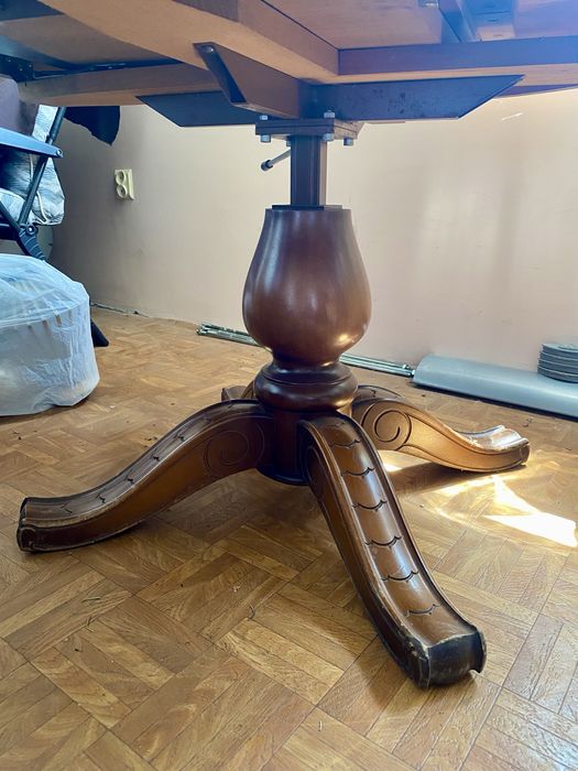 Drewniany stół do renowacji