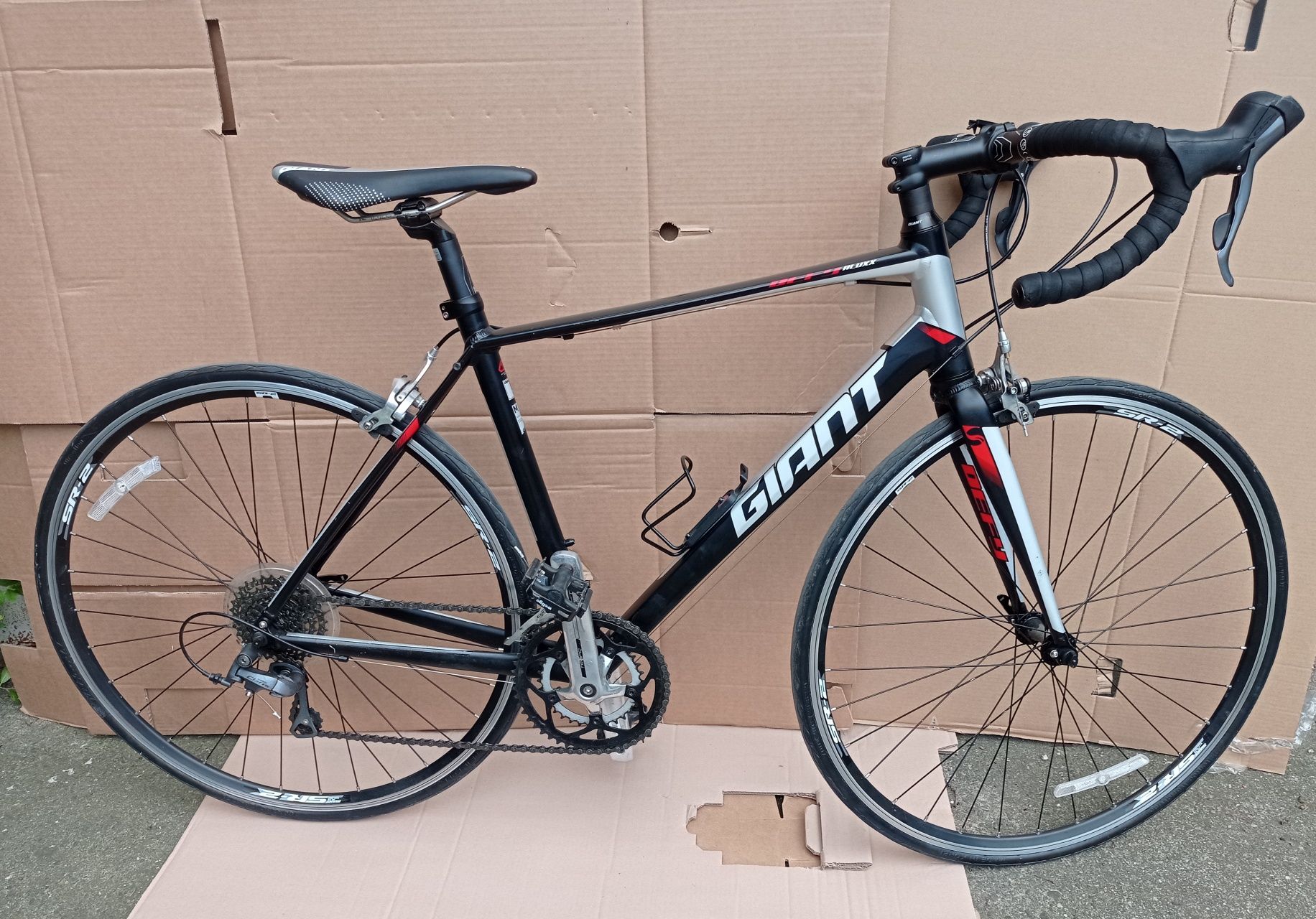 Rower szosowy GIANT DEFY 5 M czarny