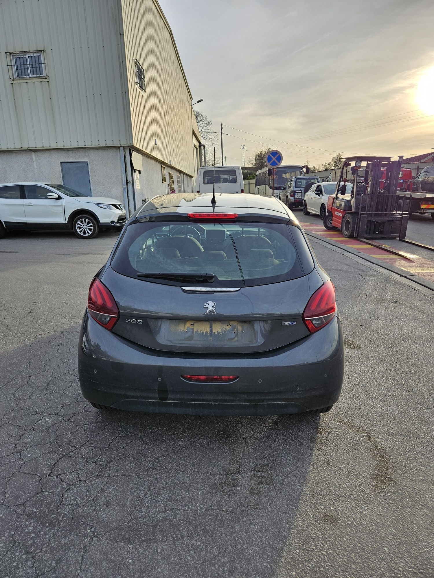 Peugeot 208 1.6 BlueHDi de 2017 para peças