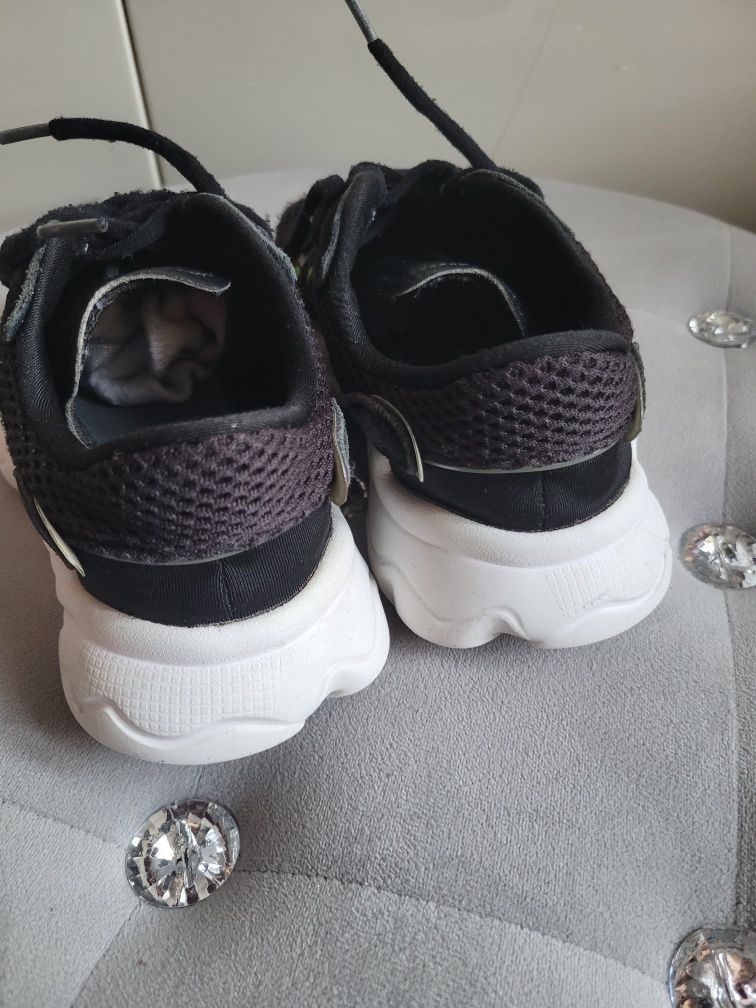 Buty dla chłopca firmy Adidas r. 30 adidasy czarne