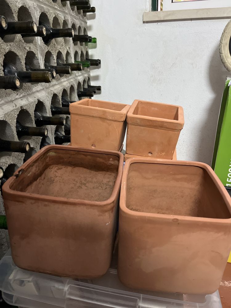 Vasos de cerâmica variados