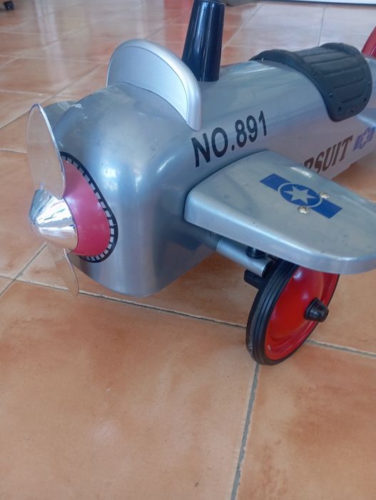 Triciclo avião metal