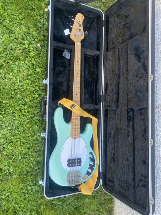 Gitara basowa Sterling