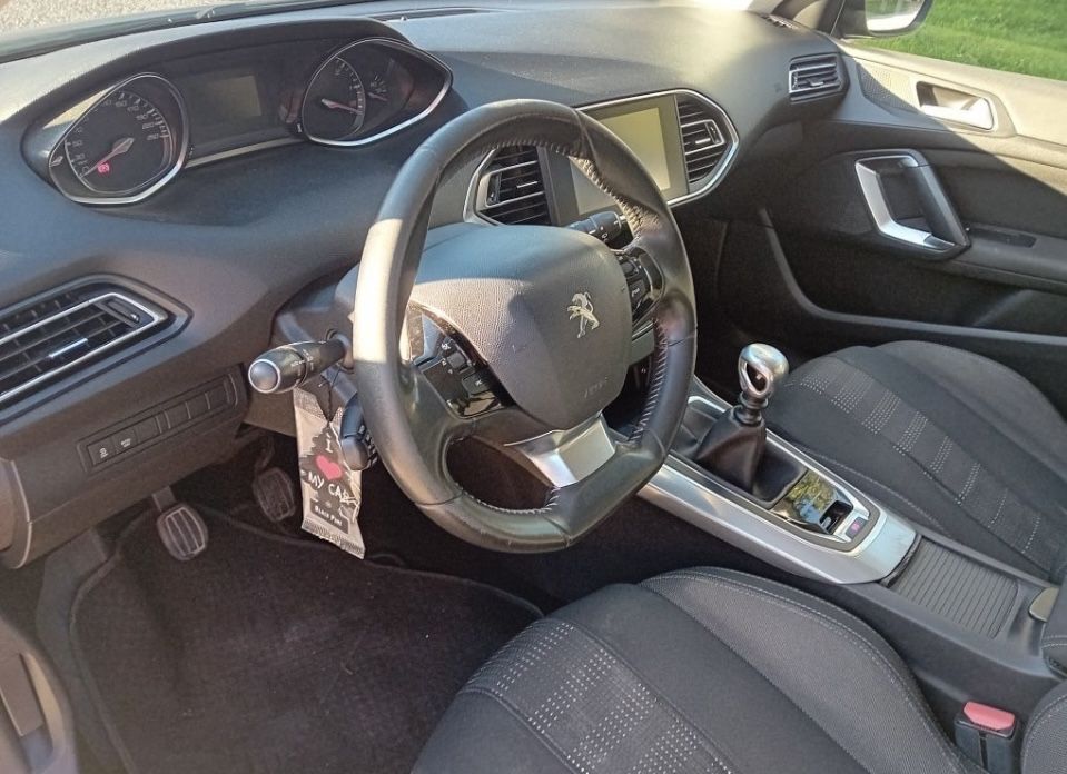 FIXO. Peugeot 308 1.6 BlueHdi  J17 Allure full Extras-