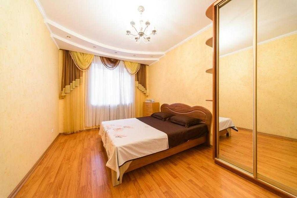 2к ЛЮКС біля метро Дарниця, новий будинок, 6 спальних місць, подобово