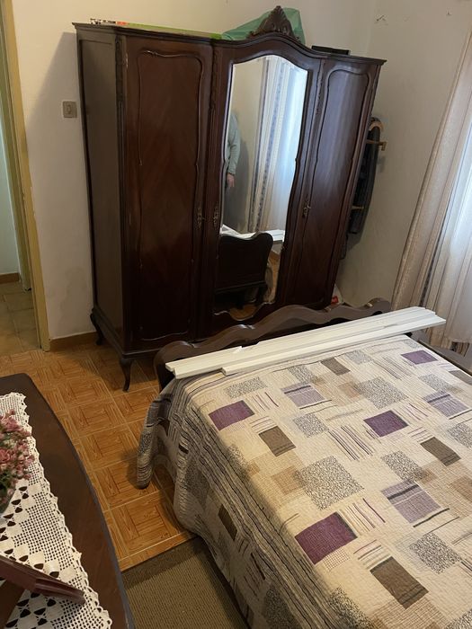 Guarda roupa estilo antigo