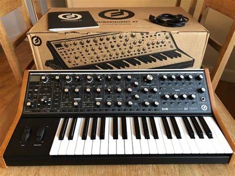 Moog Subsequent 37