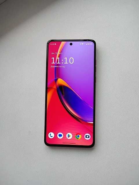 Продам Motorola G84 8/256GB Viva Magenta