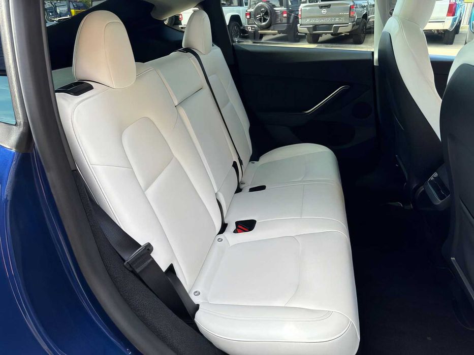 Tesla Model Y      2023