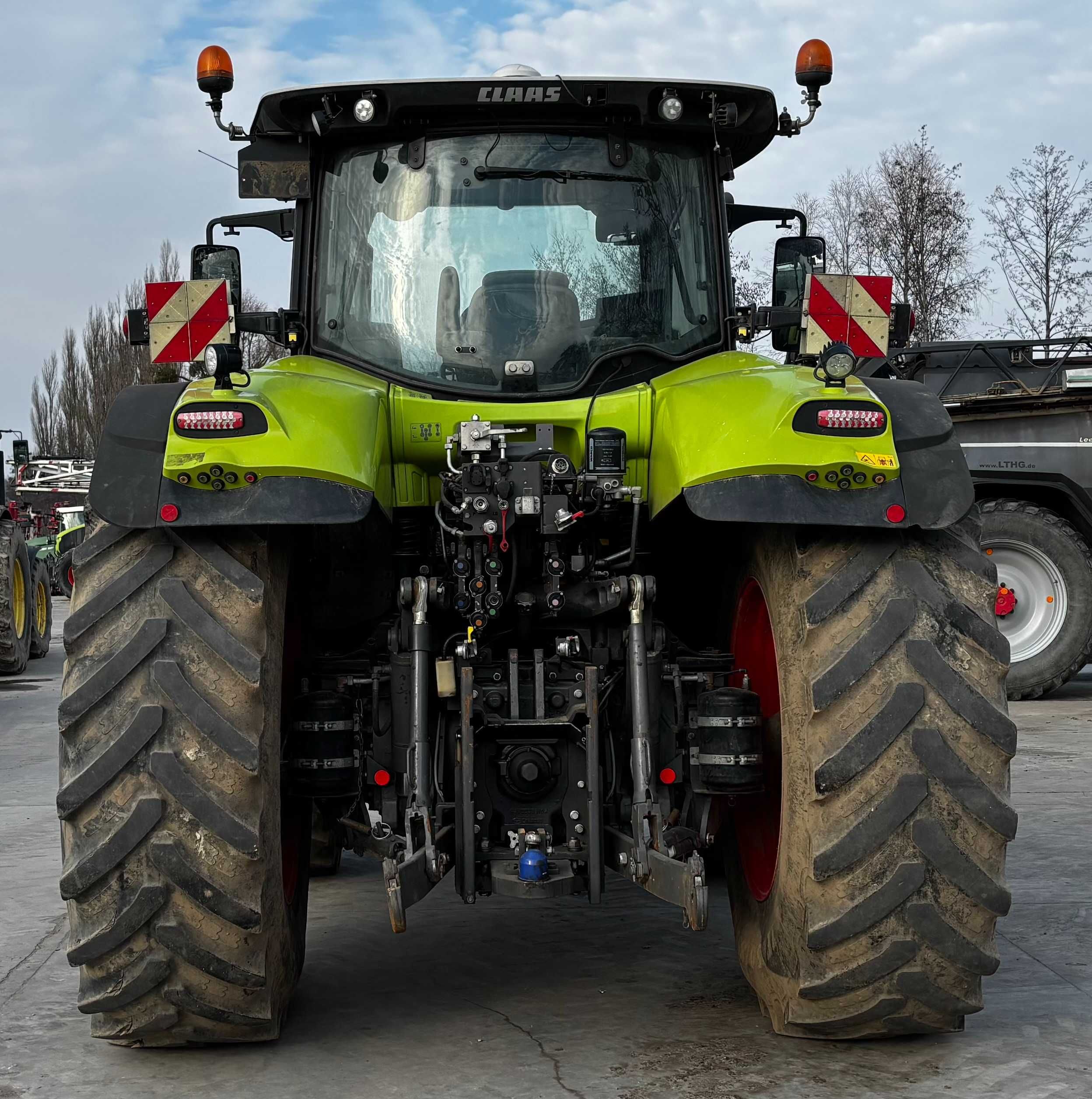 ciągnik Claas AXION 870