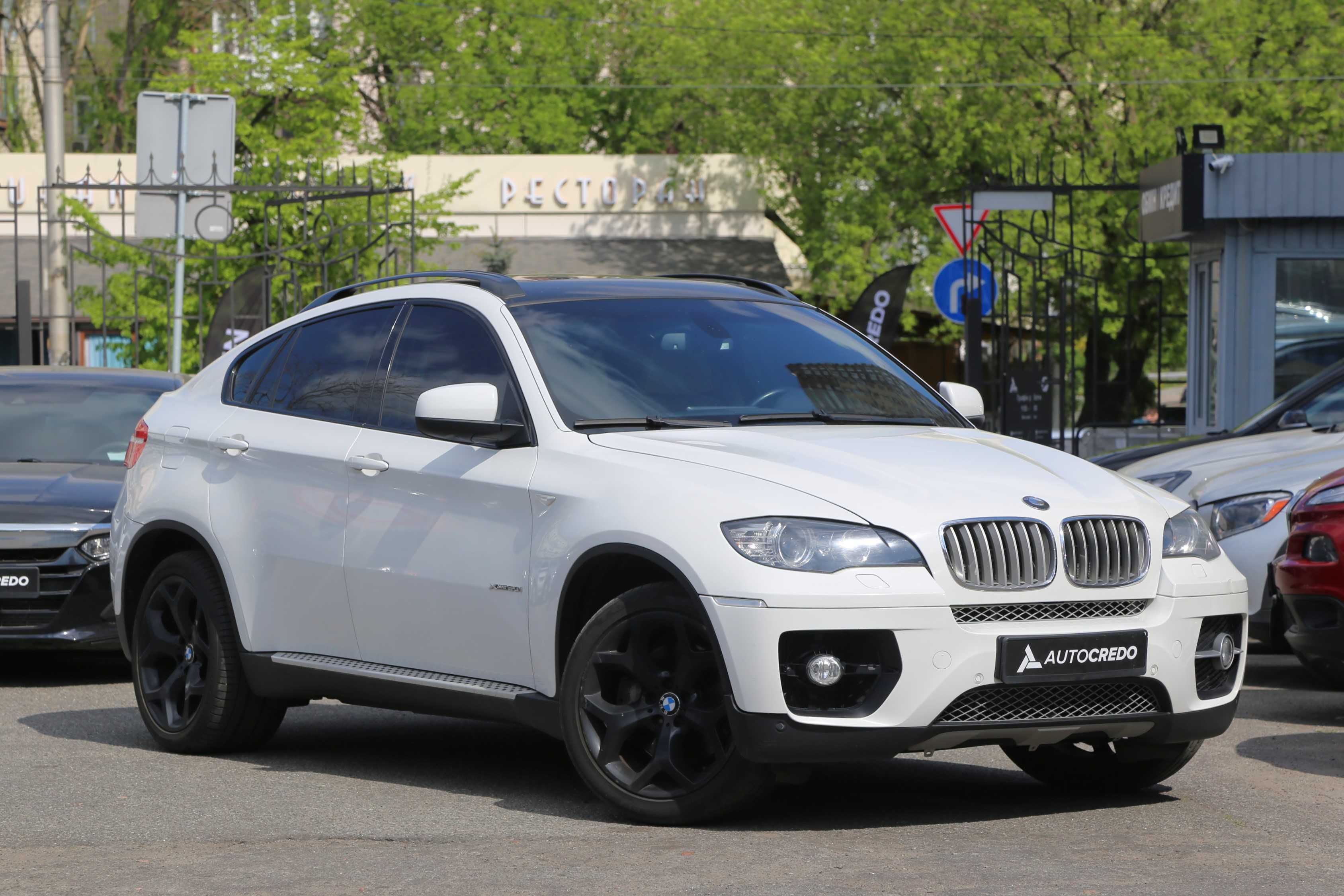 Офіційна BMW X6 50i xDrive 2010 року