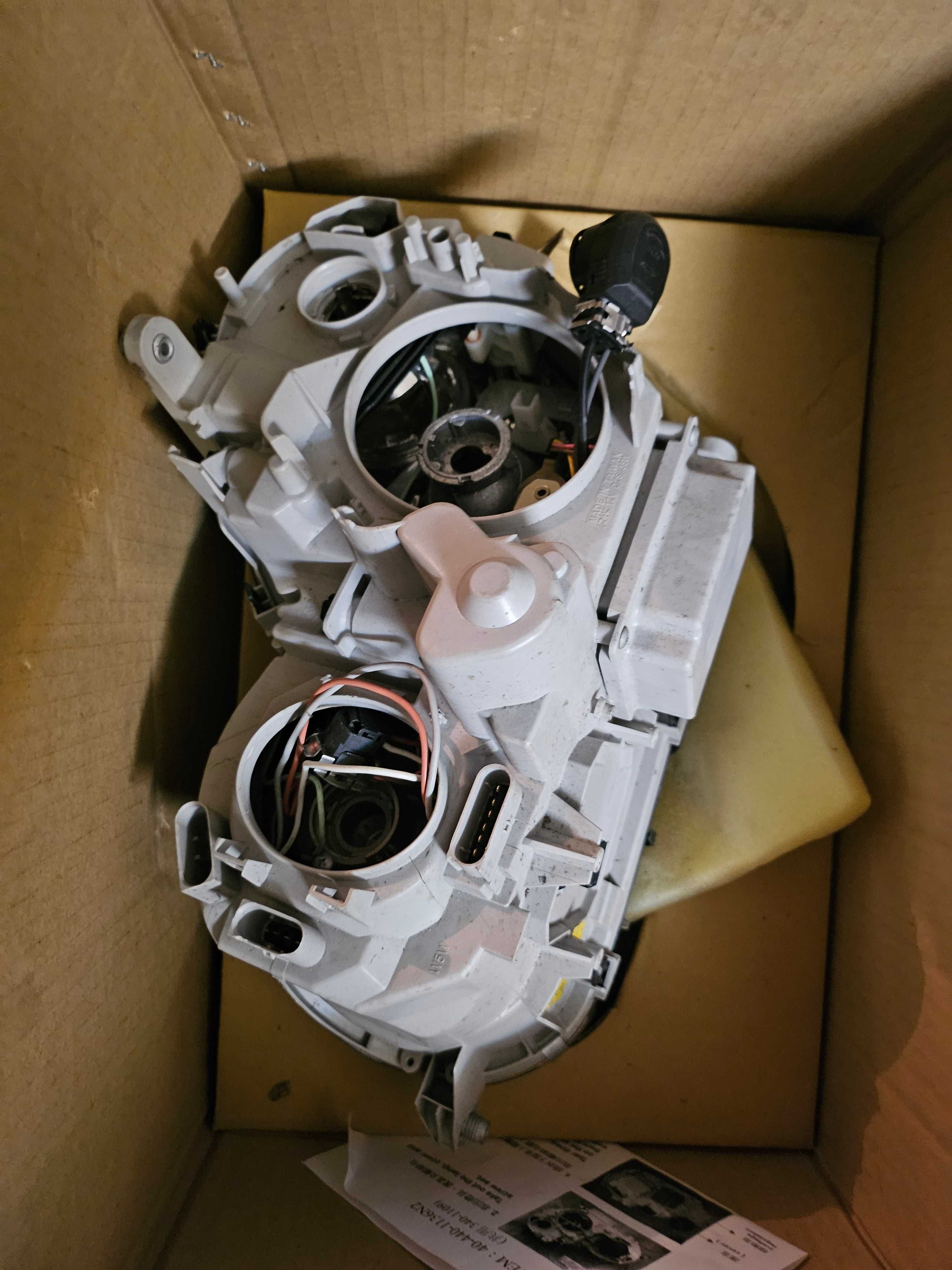 Reflektor prawy przedni ABAKUS /  MERCEDES C-KLASA W203 05.00-04.04