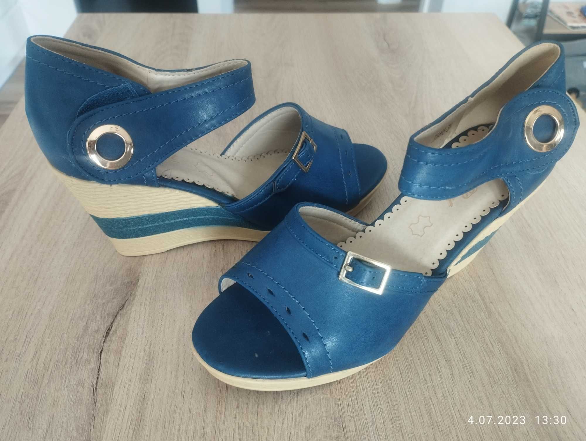 Nowe buty na koturnie 39