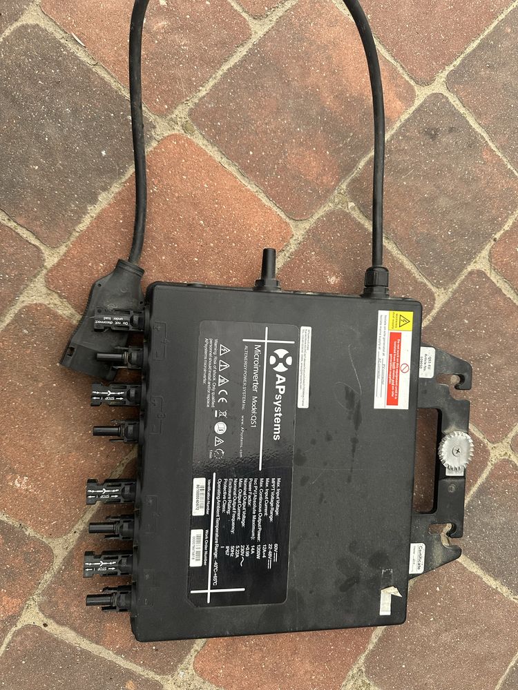 Mikroinwerter APSystems model QS1 4szt