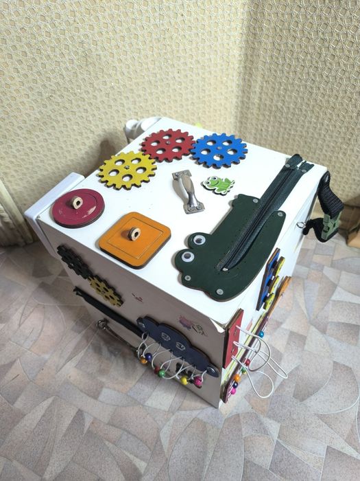 Бізікубик, дитяча розвивашка