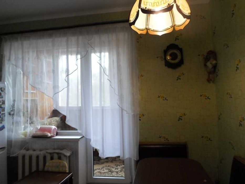 Продаж  4-х кімнатної квартири на Дзержинці