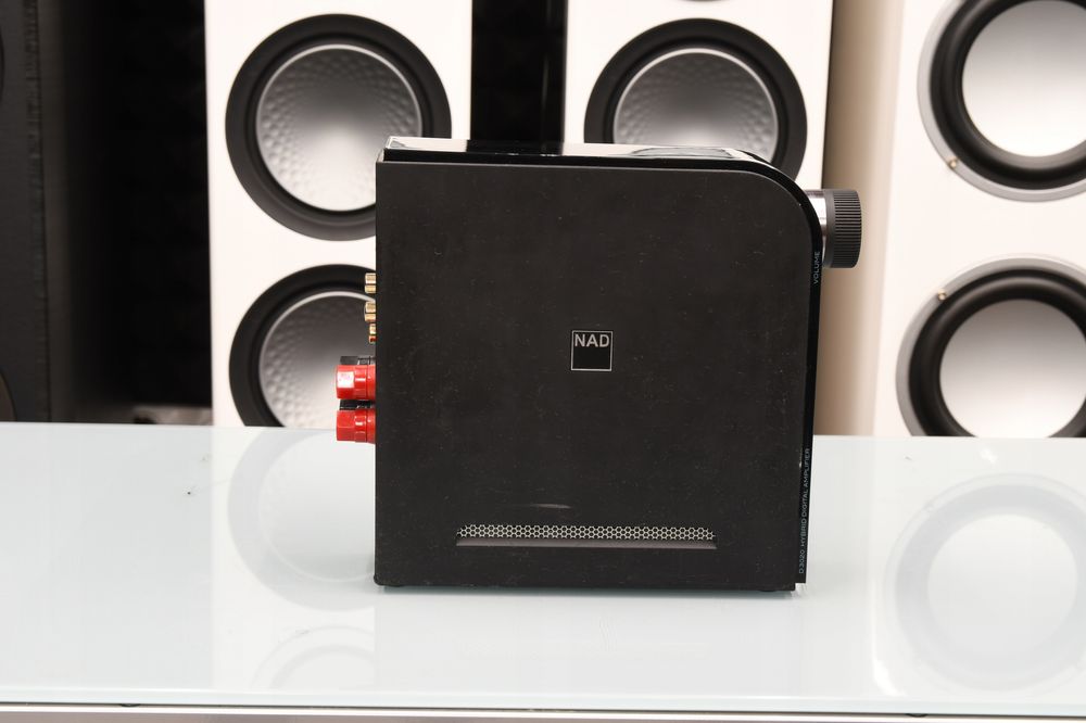 Nowoczesny wzmacniacz stereo NAD D3020 z DAC USB + pilot zestaw