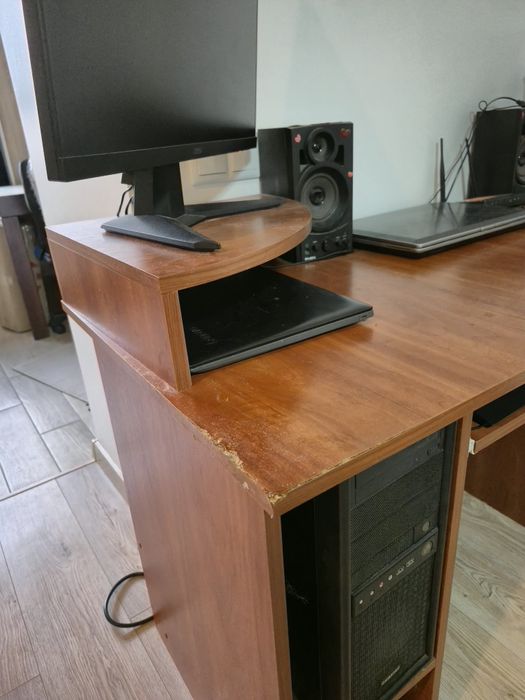 Стіл комп'ютерний, письмовий стіл
