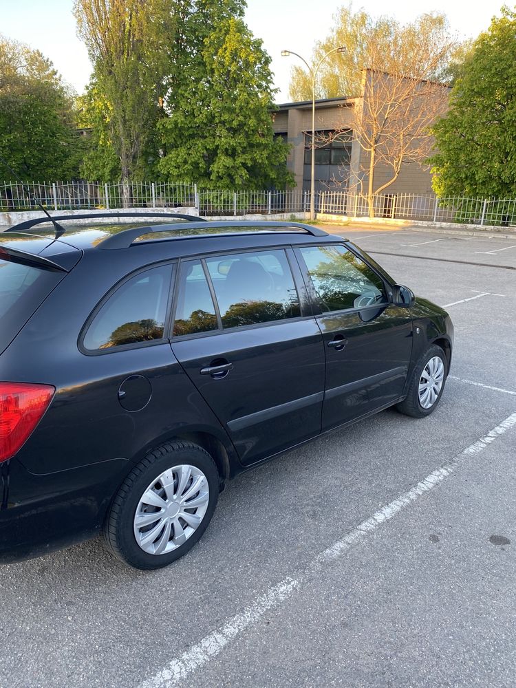 Skoda Fabia 2008 универсал Combi 1,4 Бензин