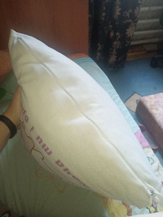 Мягкая подушка с милой надписью.