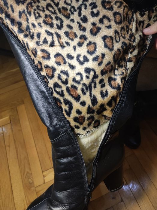 Шкіряні чорні чоботи