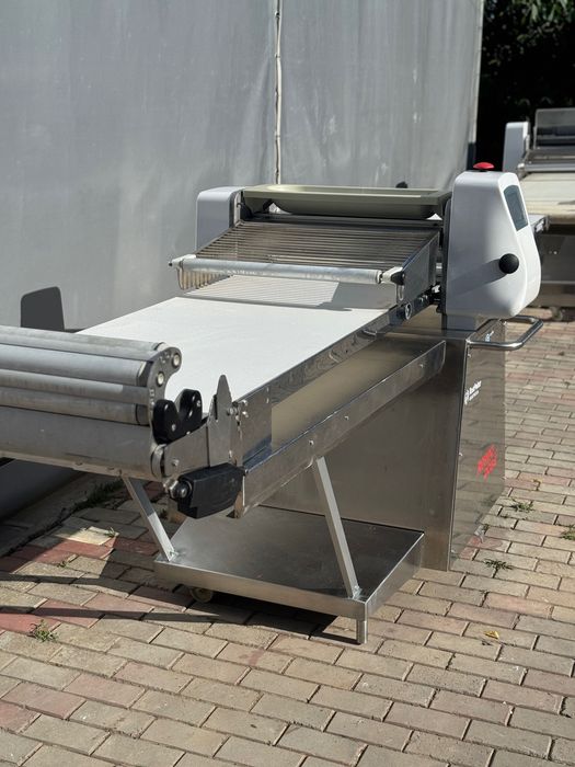 Тістораскатка Тістороскаточна машина Rondo Doge